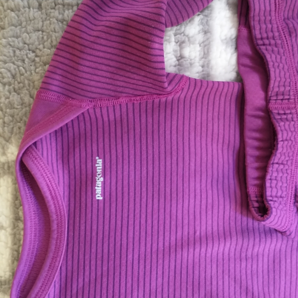Patagonia Capilene set size 3 months(runs big)